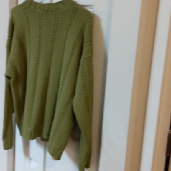 Gap L - XL green sweater - Picture 2 of 2